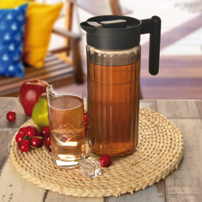 Džbán, kouřové sklo, s plastovým víčkem a držadlem, 1,5 l