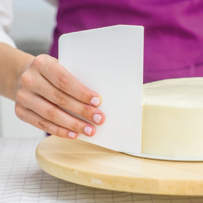 Stěrka / cukrářská karta 13,5 x 19,4cm,  rovný okraj, plast, bílá